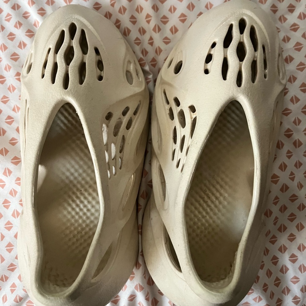 Yezzys!! Foam Runner!!Good Condition! Color - Sand - image 3